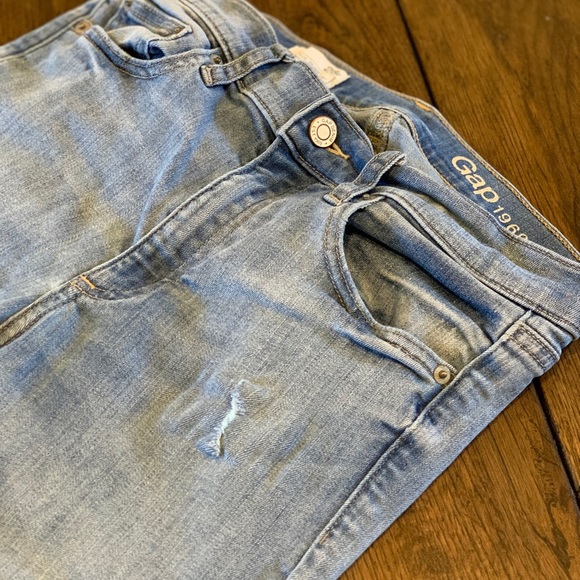 GAP Women’s True Skinny Destructed Jean - Picture 6 of 14